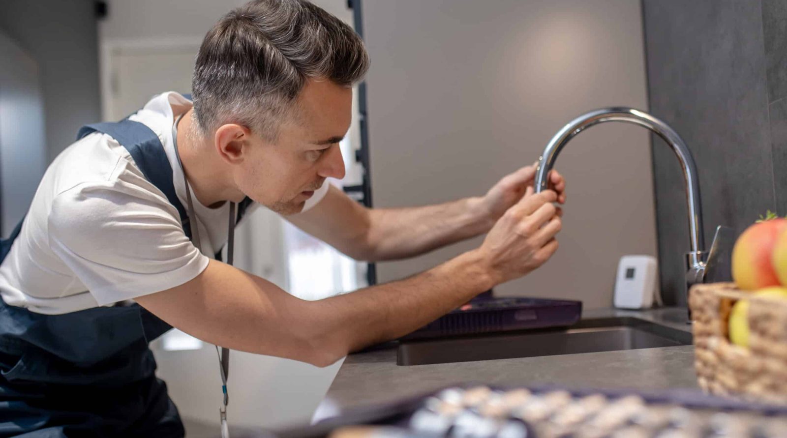 Que vous modernisiez un logement ancien ou que vous rénoviez une salle de bain, notre Plombier à Bohain-en-Vermandois assure la mise en conformité de vos réseaux d’eau et de gaz. Nous garantissons des travaux conformes aux normes en vigueur (DTU) et couverts par notre garantie décennale. Résultat : une installation fiable, sécurisée et prête à durer des années.